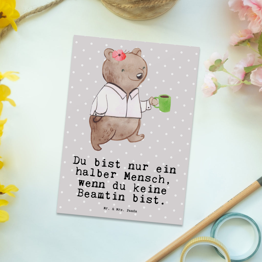 Postkarte Beamtin mit Herz Geschenkkarte, Grußkarte, Karte, Einladung, Ansichtskarte, Geburtstagskarte, Einladungskarte, Dankeskarte, Beruf, Ausbildung, Jubiläum, Abschied, Rente, Kollege, Kollegin, Geschenk, Schenken, Arbeitskollege, Mitarbeiter, Firma, Danke, Dankeschön, Beamte, Verbeamtung, Beamtentum, öffentlicher Dienst, Studium, Amt