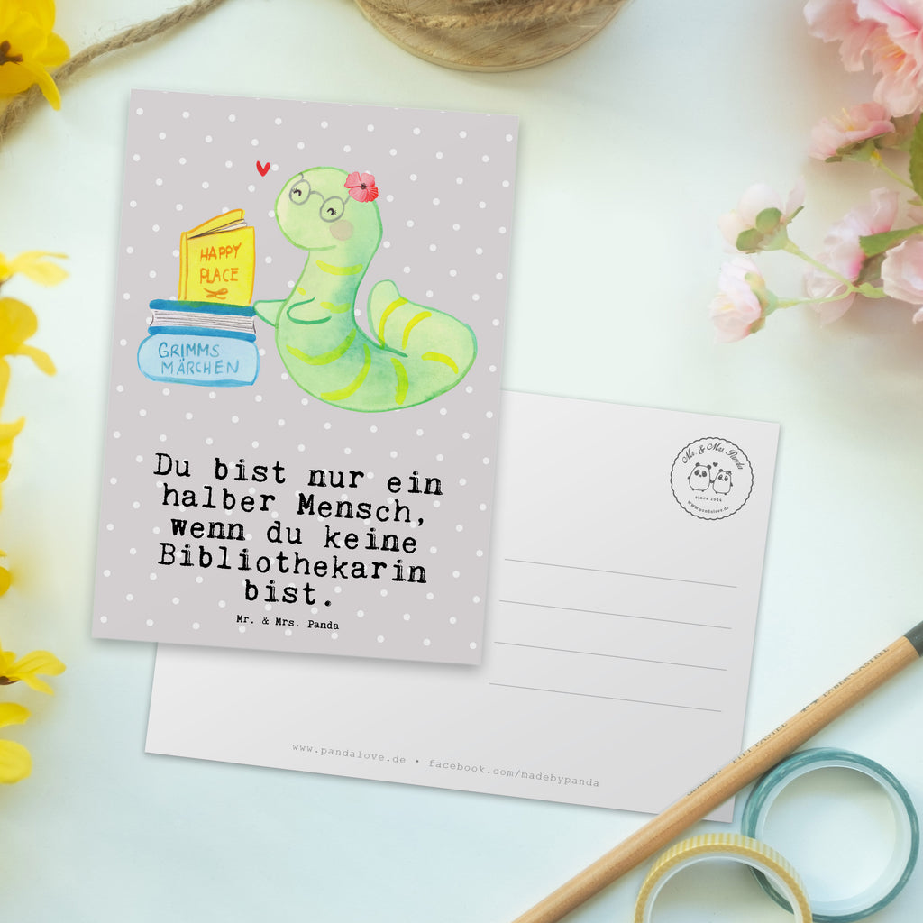 Postkarte Bibliothekarin mit Herz Geschenkkarte, Grußkarte, Karte, Einladung, Ansichtskarte, Geburtstagskarte, Einladungskarte, Dankeskarte, Beruf, Ausbildung, Jubiläum, Abschied, Rente, Kollege, Kollegin, Geschenk, Schenken, Arbeitskollege, Mitarbeiter, Firma, Danke, Dankeschön, Bibliothekarin, Buchhandlung, Bibliothek, Bücherwurm, Leseratte, Bücherliebe