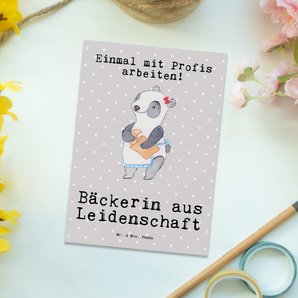 Postkarte Bäckerin aus Leidenschaft Geschenkkarte, Grußkarte, Karte, Einladung, Ansichtskarte, Geburtstagskarte, Einladungskarte, Beruf, Ausbildung, Jubiläum, Abschied, Rente, Kollege, Kollegin, Geschenk, Schenken, Arbeitskollege, Mitarbeiter, Firma, Danke, Dankeschön, Bäckerin, Konditorin, Brotbäckerin, Bäckerei, Backstube, Bäckerladen, Brotmanufaktur
