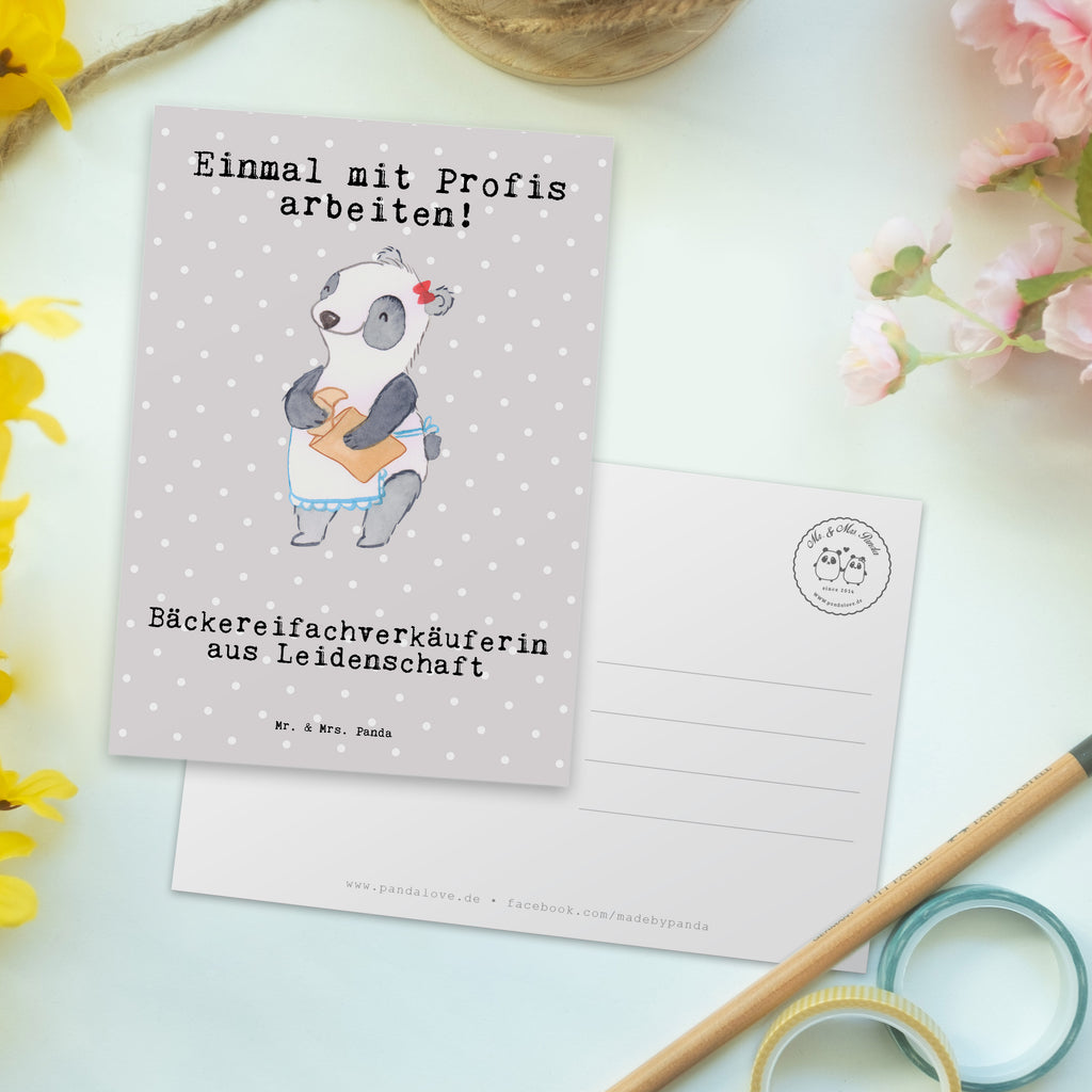 Postkarte Bäckereifachverkäuferin aus Leidenschaft Geschenkkarte, Grußkarte, Karte, Einladung, Ansichtskarte, Geburtstagskarte, Einladungskarte, Dankeskarte, Beruf, Ausbildung, Jubiläum, Abschied, Rente, Kollege, Kollegin, Geschenk, Schenken, Arbeitskollege, Mitarbeiter, Firma, Danke, Dankeschön, Bäckereifachverkäuferin, Backwarenverkäuferin, Bäckerei, Backstube, Bäckerladen, Brotmanufaktur
