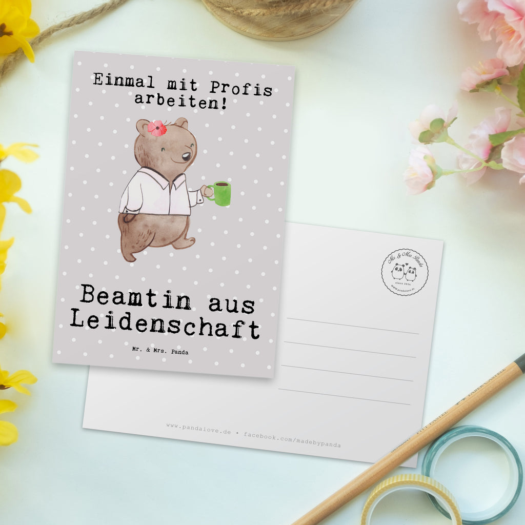 Postkarte Beamtin aus Leidenschaft Geschenkkarte, Grußkarte, Karte, Einladung, Ansichtskarte, Geburtstagskarte, Einladungskarte, Beruf, Ausbildung, Jubiläum, Abschied, Rente, Kollege, Kollegin, Geschenk, Schenken, Arbeitskollege, Mitarbeiter, Firma, Danke, Dankeschön, Beamte, Verbeamtung, Beamtentum, öffentlicher Dienst, Studium, Amt