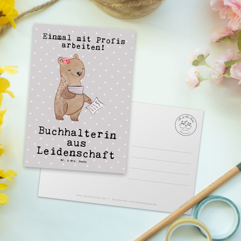 Postkarte Buchhalterin aus Leidenschaft Geschenkkarte, Grußkarte, Karte, Einladung, Ansichtskarte, Geburtstagskarte, Einladungskarte, Dankeskarte, Beruf, Ausbildung, Jubiläum, Abschied, Rente, Kollege, Kollegin, Geschenk, Schenken, Arbeitskollege, Mitarbeiter, Firma, Danke, Dankeschön, Buchhalter, in Bürojob, Backoffice Mitarbeiterin, Angestellte