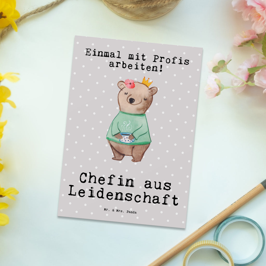 Postkarte Chefin aus Leidenschaft Geschenkkarte, Grußkarte, Karte, Einladung, Ansichtskarte, Geburtstagskarte, Einladungskarte, Beruf, Ausbildung, Jubiläum, Abschied, Rente, Kollege, Kollegin, Geschenk, Schenken, Arbeitskollege, Mitarbeiter, Firma, Danke, Dankeschön, CEO, Chefin, Führungskraft, Geschäftsinhaberin, Firmeninhaberin, Unternehmensinhaberin, Direktorin, Leiterin