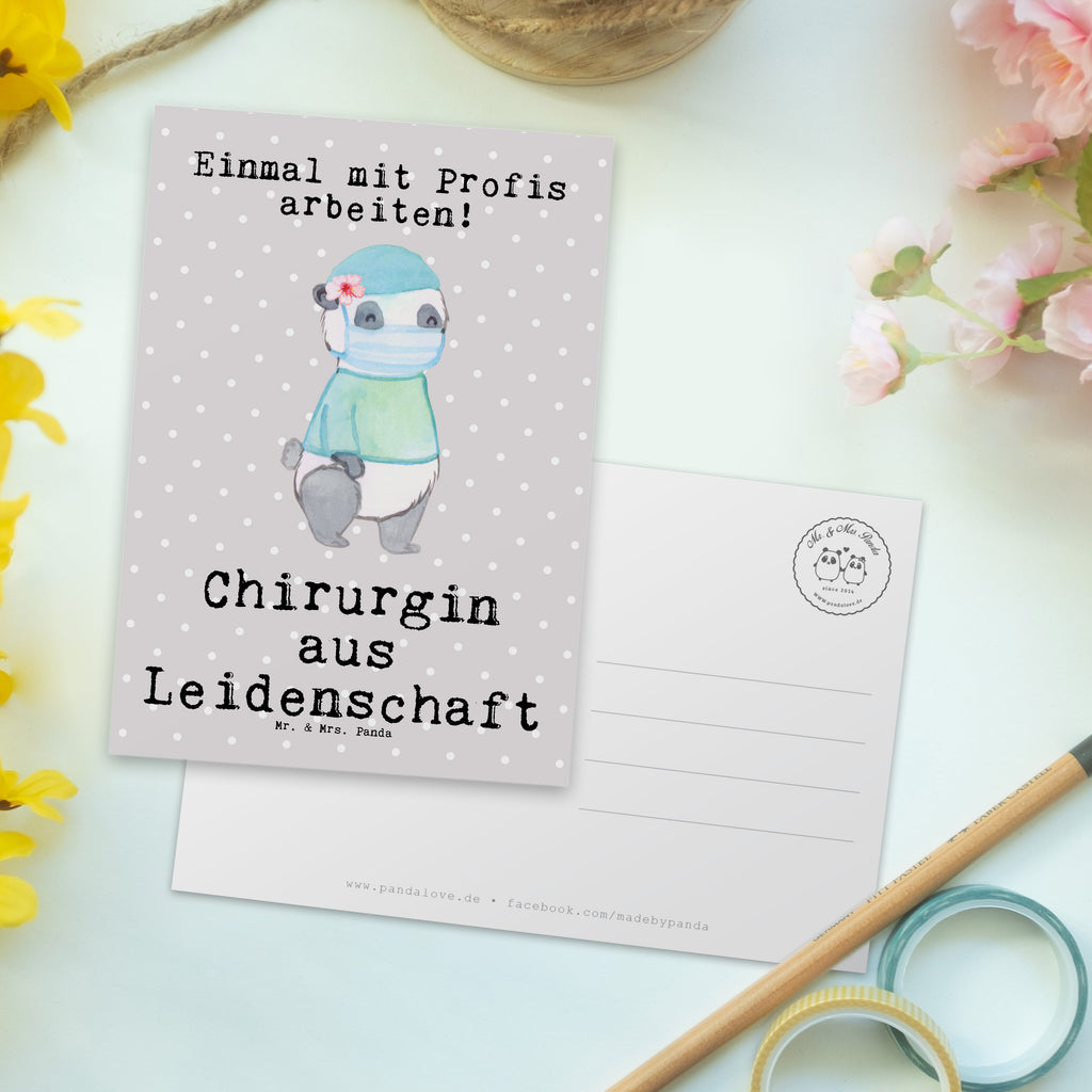 Postkarte Chirurgin aus Leidenschaft Geschenkkarte, Grußkarte, Karte, Einladung, Ansichtskarte, Geburtstagskarte, Einladungskarte, Beruf, Ausbildung, Jubiläum, Abschied, Rente, Kollege, Kollegin, Geschenk, Schenken, Arbeitskollege, Mitarbeiter, Firma, Danke, Dankeschön, Chirurgin, Unfallchirurgini, Notfallchirurgin, Krankenhaus, Ärztin, Medizinerin