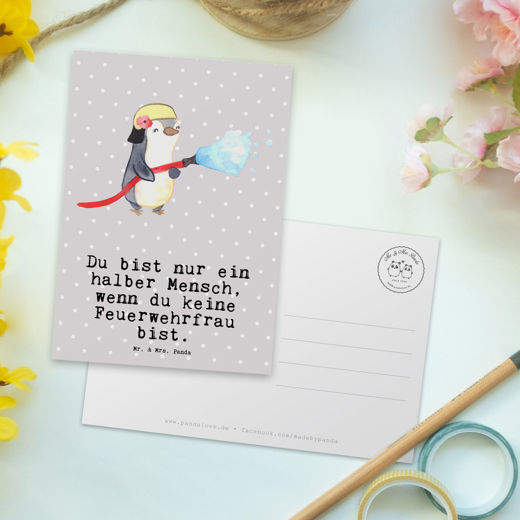 Postkarte Feuerwehrfrau mit Herz Geschenkkarte, Grußkarte, Karte, Einladung, Ansichtskarte, Geburtstagskarte, Einladungskarte, Beruf, Ausbildung, Jubiläum, Abschied, Rente, Kollege, Kollegin, Geschenk, Schenken, Arbeitskollege, Mitarbeiter, Firma, Danke, Dankeschön, Feuerwehrfrau, Feuerwehrhauptfrau, Brandschutz, Feuerwehr, freiwillige Feuerwehr
