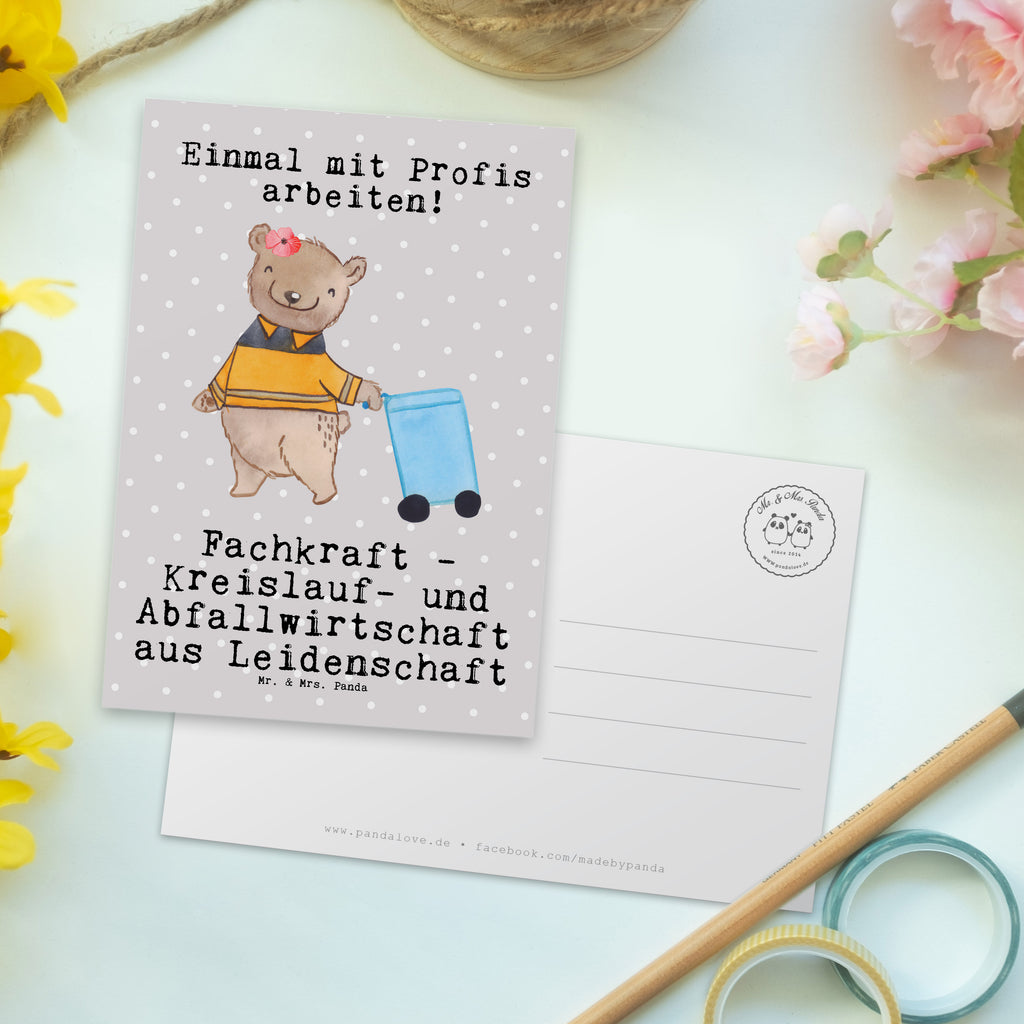 Postkarte Fachkraft - Kreislauf- und Abfallwirtschaft aus Leidenschaft Geschenkkarte, Grußkarte, Karte, Einladung, Ansichtskarte, Geburtstagskarte, Einladungskarte, Dankeskarte, Beruf, Ausbildung, Jubiläum, Abschied, Rente, Kollege, Kollegin, Geschenk, Schenken, Arbeitskollege, Mitarbeiter, Firma, Danke, Dankeschön, Müllwerker, Fachkraft Kreislauf- und Abfallwirtschaft, Müllentsorger, Kehrichtmann, Müllmann, Müllfahrer