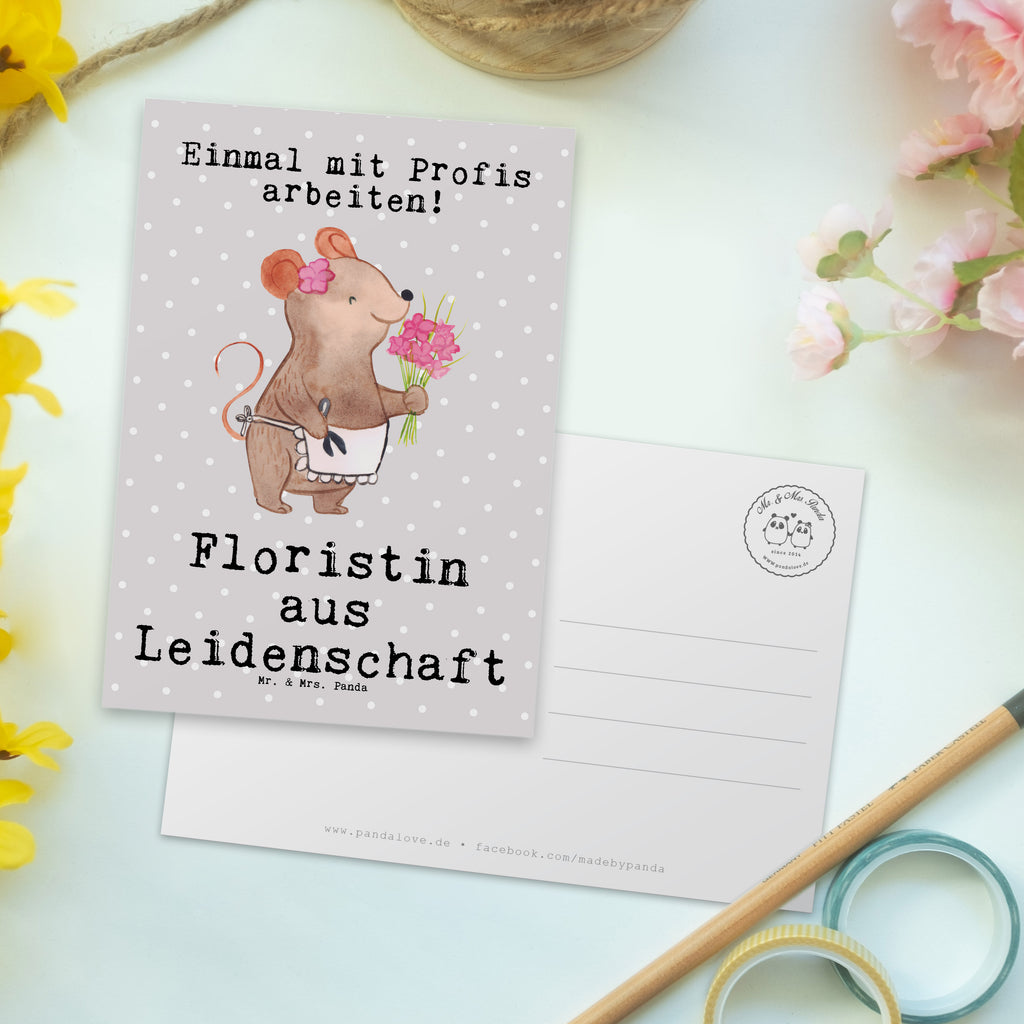 Postkarte Floristin aus Leidenschaft Geschenkkarte, Grußkarte, Karte, Einladung, Ansichtskarte, Geburtstagskarte, Einladungskarte, Dankeskarte, Beruf, Ausbildung, Jubiläum, Abschied, Rente, Kollege, Kollegin, Geschenk, Schenken, Arbeitskollege, Mitarbeiter, Firma, Danke, Dankeschön, Blumenhändlerin, Floristin, Blumenlanden, Blumenprofi