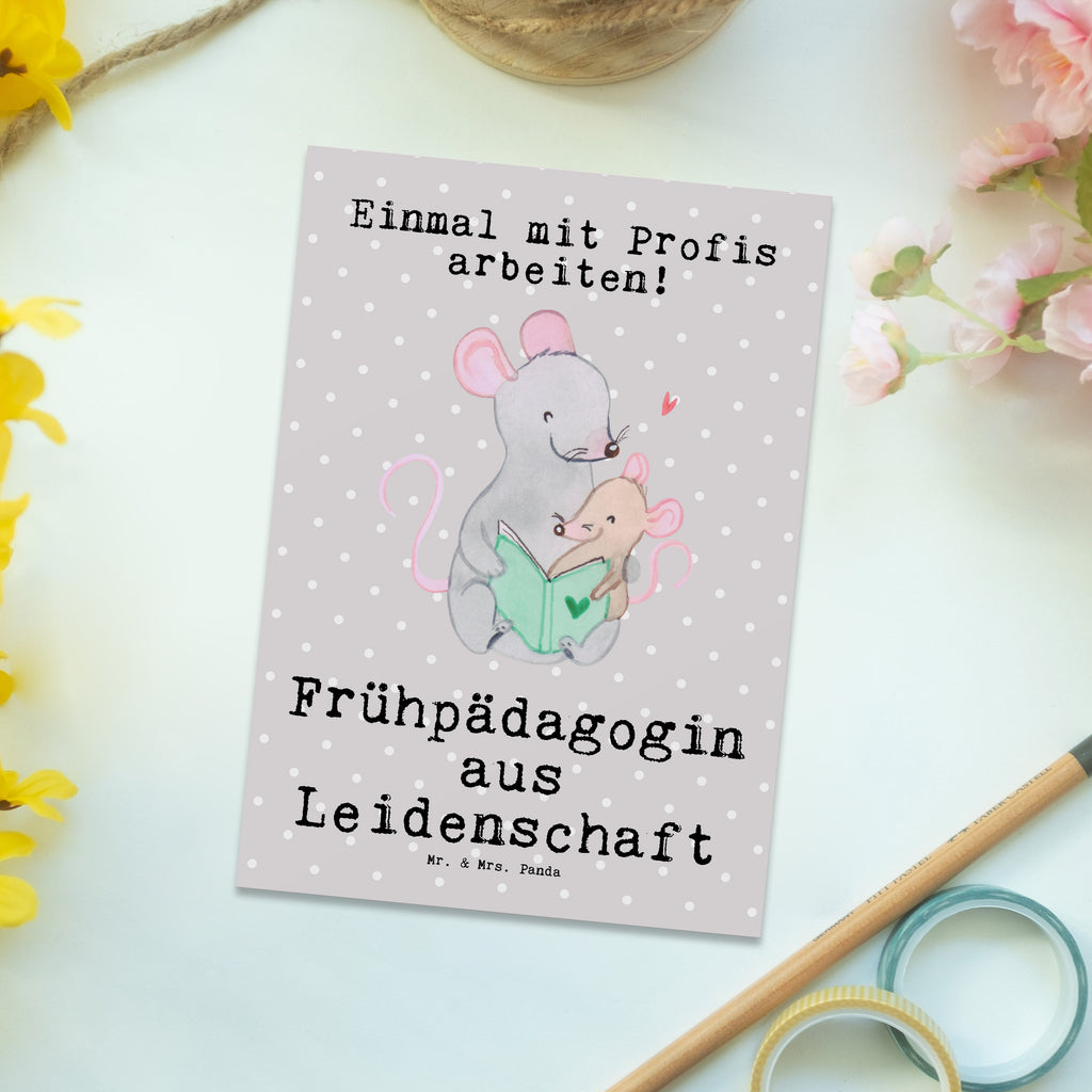 Postkarte Frühpädagogin aus Leidenschaft Geschenkkarte, Grußkarte, Karte, Einladung, Ansichtskarte, Geburtstagskarte, Einladungskarte, Beruf, Ausbildung, Jubiläum, Abschied, Rente, Kollege, Kollegin, Geschenk, Schenken, Arbeitskollege, Mitarbeiter, Firma, Danke, Dankeschön, Frühpädagogin, Frühpädagogik, Studium