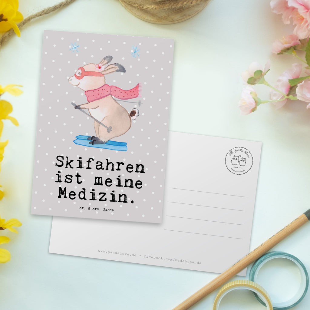 Postkarte Bär Skifahren Medizin Geschenkkarte, Grußkarte, Karte, Einladung, Ansichtskarte, Geburtstagskarte, Einladungskarte, Dankeskarte, Geschenk, Sport, Sportart, Hobby, Schenken, Danke, Dankeschön, Auszeichnung, Gewinn, Sportler, Ski fahren, Skifahren, Skisport, Skiwettbewerb, Skirennen
