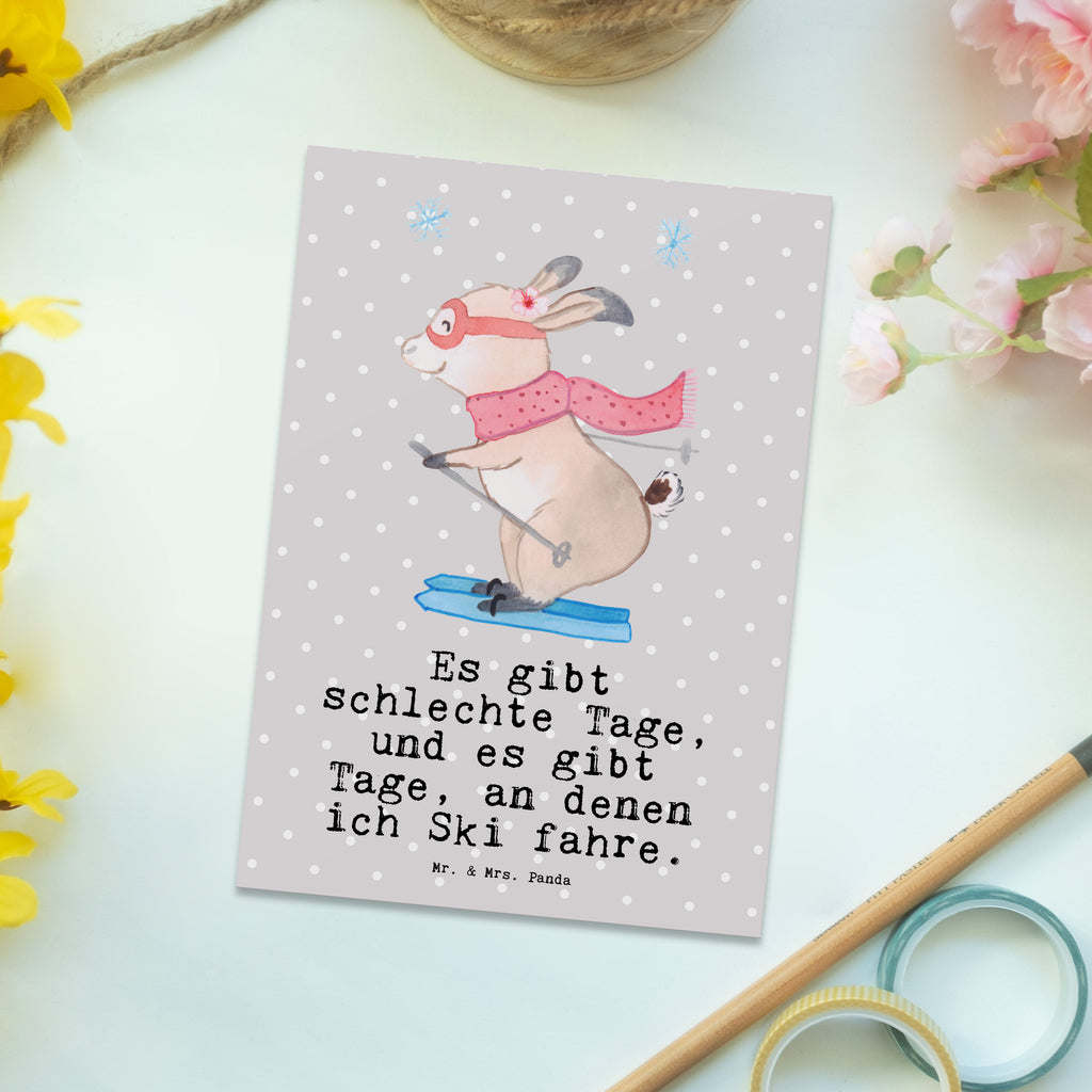 Postkarte Bär Skifahren Tage Geschenkkarte, Grußkarte, Karte, Einladung, Ansichtskarte, Geburtstagskarte, Einladungskarte, Dankeskarte, Geschenk, Sport, Sportart, Hobby, Schenken, Danke, Dankeschön, Auszeichnung, Gewinn, Sportler, Ski fahren, Skifahren, Skisport, Skiwettbewerb, Skirennen