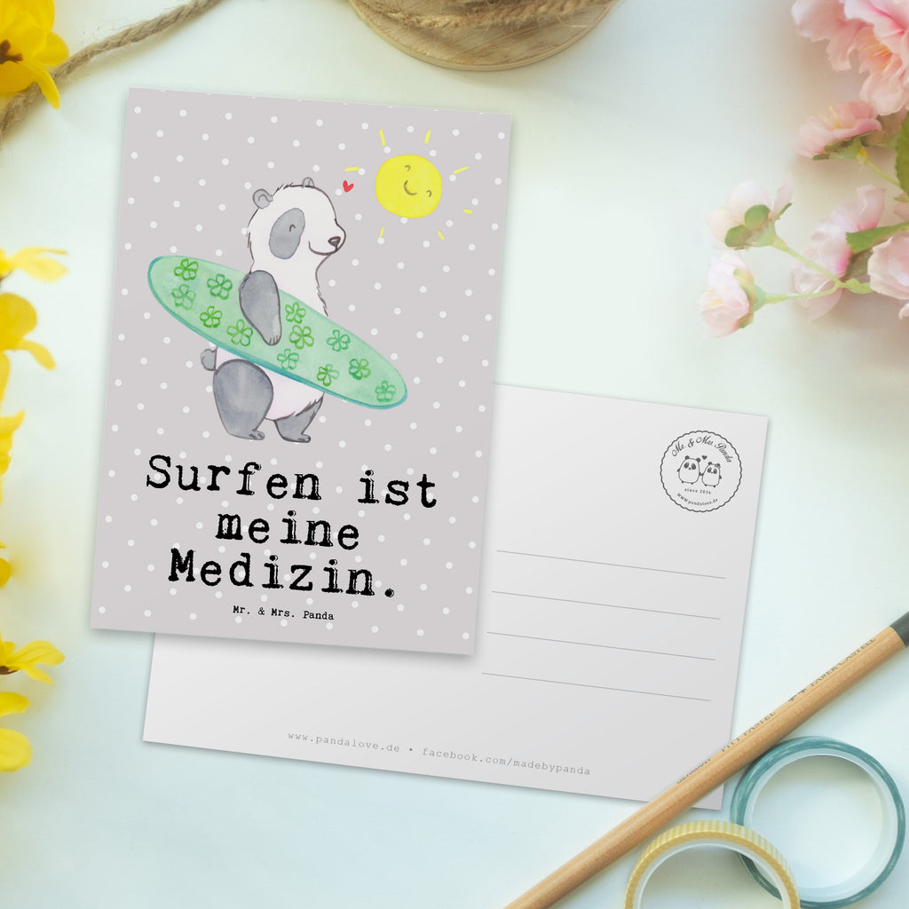 Postkarte Panda Surfen Medizin Geschenkkarte, Grußkarte, Karte, Einladung, Ansichtskarte, Geburtstagskarte, Einladungskarte, Dankeskarte, Geschenk, Sport, Sportart, Hobby, Schenken, Danke, Dankeschön, Auszeichnung, Gewinn, Sportler, Wellenreiten, Surfen, Surfschule, Surfen Erholung