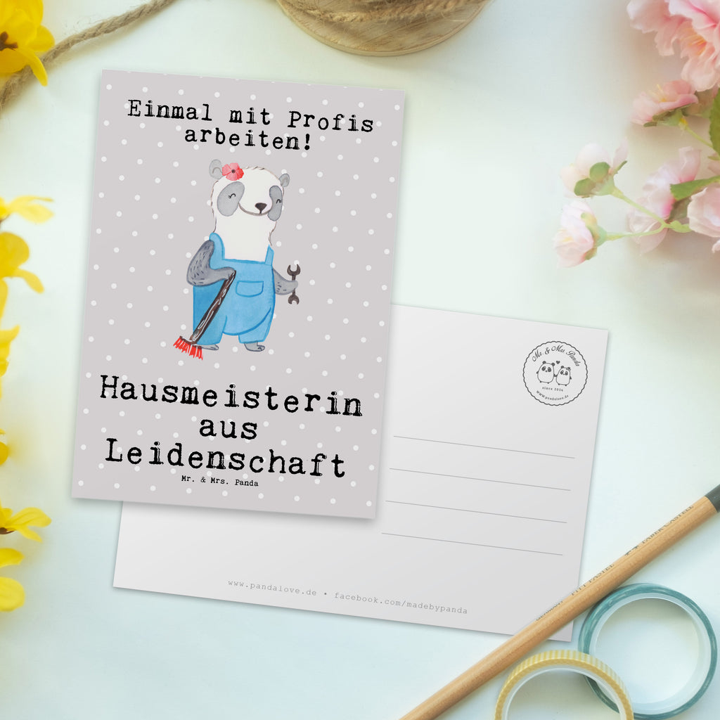 Postkarte Hausmeisterin aus Leidenschaft Geschenkkarte, Grußkarte, Karte, Einladung, Ansichtskarte, Geburtstagskarte, Einladungskarte, Beruf, Ausbildung, Jubiläum, Abschied, Rente, Kollege, Kollegin, Geschenk, Schenken, Arbeitskollege, Mitarbeiter, Firma, Danke, Dankeschön, Hausmeisterin, Concierge, Hausverwalterin, Facility Manager