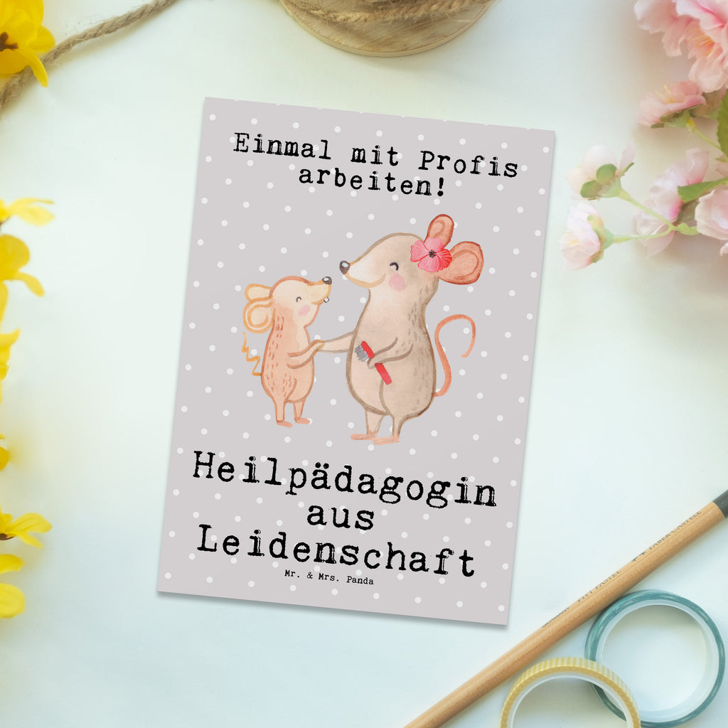 Postkarte Heilpädagogin aus Leidenschaft Geschenkkarte, Grußkarte, Karte, Einladung, Ansichtskarte, Geburtstagskarte, Einladungskarte, Beruf, Ausbildung, Jubiläum, Abschied, Rente, Kollege, Kollegin, Geschenk, Schenken, Arbeitskollege, Mitarbeiter, Firma, Danke, Dankeschön, Heilpädagogin, Heilpädagogik, Studium