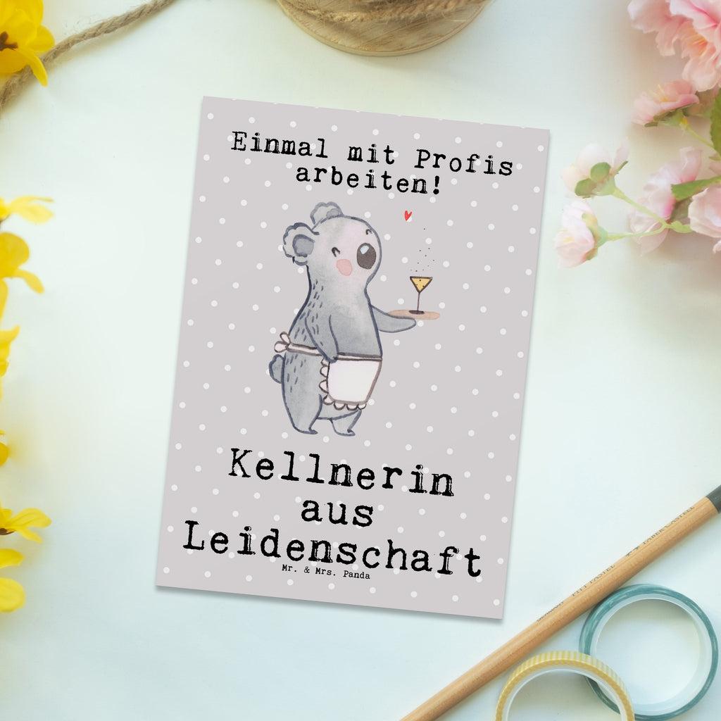 Postkarte Kellnerin aus Leidenschaft Geschenkkarte, Grußkarte, Karte, Einladung, Ansichtskarte, Geburtstagskarte, Einladungskarte, Dankeskarte, Beruf, Ausbildung, Jubiläum, Abschied, Rente, Kollege, Kollegin, Geschenk, Schenken, Arbeitskollege, Mitarbeiter, Firma, Danke, Dankeschön, Kellnerin, Servicekraft, Restaurant