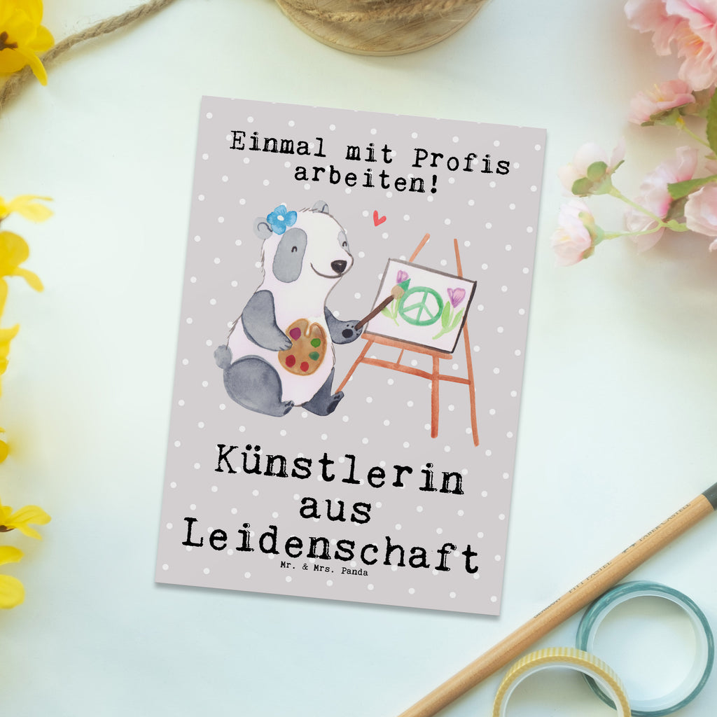 Postkarte Künstlerin aus Leidenschaft Geschenkkarte, Grußkarte, Karte, Einladung, Ansichtskarte, Geburtstagskarte, Einladungskarte, Dankeskarte, Beruf, Ausbildung, Jubiläum, Abschied, Rente, Kollege, Kollegin, Geschenk, Schenken, Arbeitskollege, Mitarbeiter, Firma, Danke, Dankeschön, Künstlerin, Malerin, Kunstmalerin, Galerie Eröffnung, Kunstschule