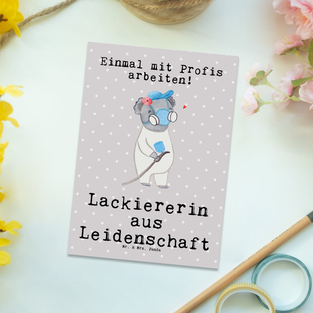 Postkarte Lackiererin aus Leidenschaft Geschenkkarte, Grußkarte, Karte, Einladung, Ansichtskarte, Geburtstagskarte, Einladungskarte, Dankeskarte, Beruf, Ausbildung, Jubiläum, Abschied, Rente, Kollege, Kollegin, Geschenk, Schenken, Arbeitskollege, Mitarbeiter, Firma, Danke, Dankeschön, Lackiererin, Lackierermeisterin, Werkstatt Lackiererin, Gesellenprüfung