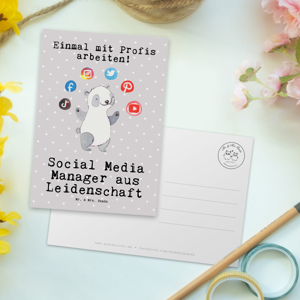 Postkarte Social Media Manager aus Leidenschaft Geschenkkarte, Grußkarte, Karte, Einladung, Ansichtskarte, Geburtstagskarte, Einladungskarte, Dankeskarte, Beruf, Ausbildung, Jubiläum, Abschied, Rente, Kollege, Kollegin, Geschenk, Schenken, Arbeitskollege, Mitarbeiter, Firma, Danke, Dankeschön