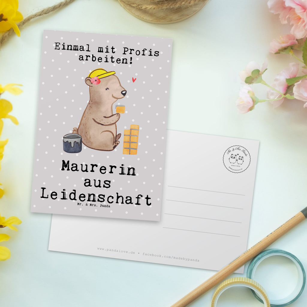 Postkarte Maurerin aus Leidenschaft Geschenkkarte, Grußkarte, Karte, Einladung, Ansichtskarte, Geburtstagskarte, Einladungskarte, Dankeskarte, Beruf, Ausbildung, Jubiläum, Abschied, Rente, Kollege, Kollegin, Geschenk, Schenken, Arbeitskollege, Mitarbeiter, Firma, Danke, Dankeschön, Maurerin, Maurermeisterin, Gesellenprüfung, Handwerkerin, Maurerbetrieb