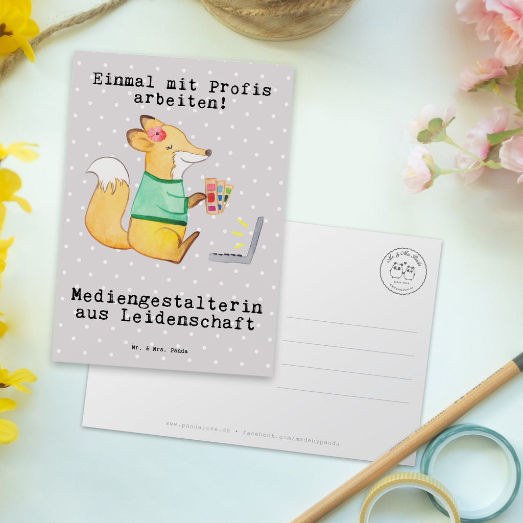 Postkarte Mediengestalterin aus Leidenschaft Geschenkkarte, Grußkarte, Karte, Einladung, Ansichtskarte, Geburtstagskarte, Einladungskarte, Beruf, Ausbildung, Jubiläum, Abschied, Rente, Kollege, Kollegin, Geschenk, Schenken, Arbeitskollege, Mitarbeiter, Firma, Danke, Dankeschön, Grafikerin, Designer, Mediengestalter, Grafikdesignerin