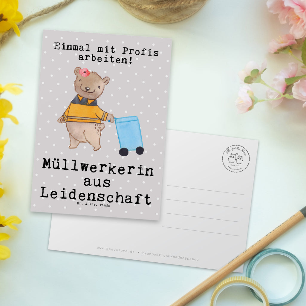 Postkarte Müllwerkerin aus Leidenschaft Geschenkkarte, Grußkarte, Karte, Einladung, Ansichtskarte, Geburtstagskarte, Einladungskarte, Dankeskarte, Beruf, Ausbildung, Jubiläum, Abschied, Rente, Kollege, Kollegin, Geschenk, Schenken, Arbeitskollege, Mitarbeiter, Firma, Danke, Dankeschön, Müllwerkerin, Fachkraft Kreislauf- und Abfallwirtschaft, Müllentsorgerin, Kehrichtfrau, Müllfrau, Müllfahreriin