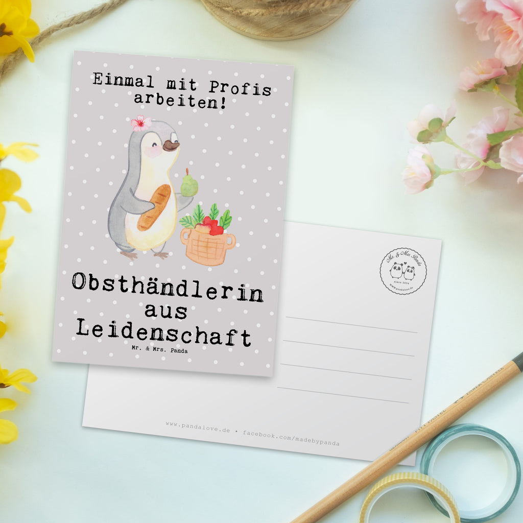 Postkarte Obsthändlerin aus Leidenschaft Geschenkkarte, Grußkarte, Karte, Einladung, Ansichtskarte, Geburtstagskarte, Einladungskarte, Dankeskarte, Beruf, Ausbildung, Jubiläum, Abschied, Rente, Kollege, Kollegin, Geschenk, Schenken, Arbeitskollege, Mitarbeiter, Firma, Danke, Dankeschön, Obsthändlerin, Obstverkäuferin, Wochenmarkthändlerin, Obstbäuerin, Obst- und Gemüsehändlerin, Obstplantage