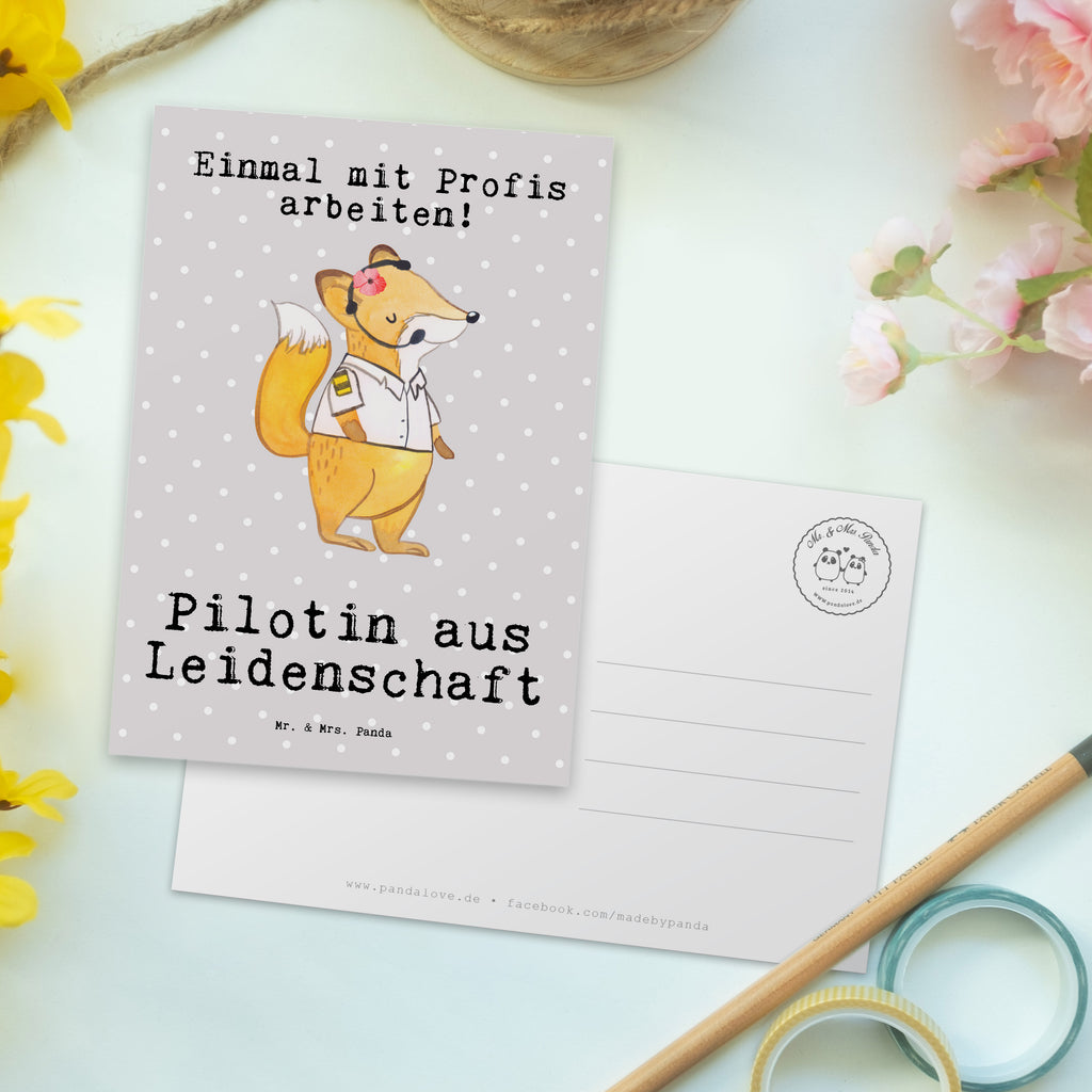 Postkarte Pilotin aus Leidenschaft Geschenkkarte, Grußkarte, Karte, Einladung, Ansichtskarte, Geburtstagskarte, Einladungskarte, Dankeskarte, Beruf, Ausbildung, Jubiläum, Abschied, Rente, Kollege, Kollegin, Geschenk, Schenken, Arbeitskollege, Mitarbeiter, Firma, Danke, Dankeschön, Pilotin, Flugkapitänin, Cockpit, Flugzeug