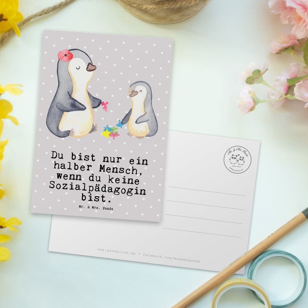Postkarte Sozialpädagogin mit Herz Geschenkkarte, Grußkarte, Karte, Einladung, Ansichtskarte, Geburtstagskarte, Einladungskarte, Beruf, Ausbildung, Jubiläum, Abschied, Rente, Kollege, Kollegin, Geschenk, Schenken, Arbeitskollege, Mitarbeiter, Firma, Danke, Dankeschön