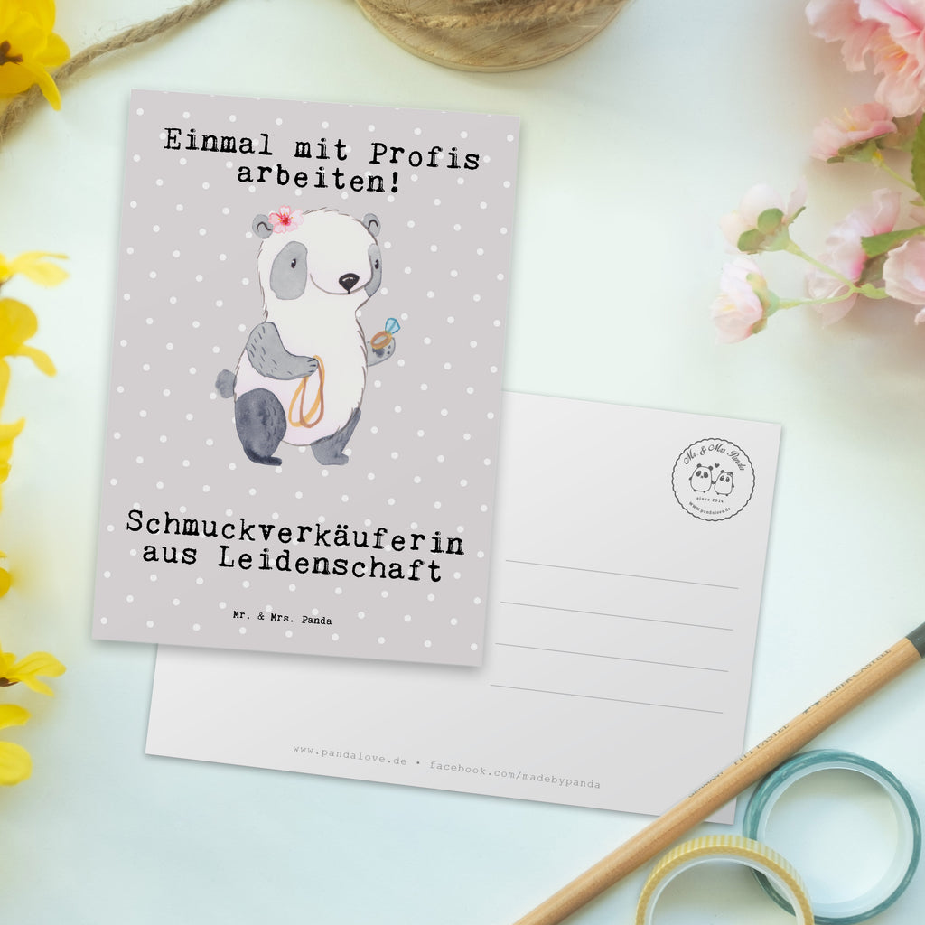 Postkarte Schmuckverkäuferin aus Leidenschaft Geschenkkarte, Grußkarte, Karte, Einladung, Ansichtskarte, Geburtstagskarte, Einladungskarte, Dankeskarte, Beruf, Ausbildung, Jubiläum, Abschied, Rente, Kollege, Kollegin, Geschenk, Schenken, Arbeitskollege, Mitarbeiter, Firma, Danke, Dankeschön, Schmuckverkäuferin, Juwelier, Goldschmied, Schmied, Schmuckwarenhändler, Schmuckgeschäft, Eröffnung