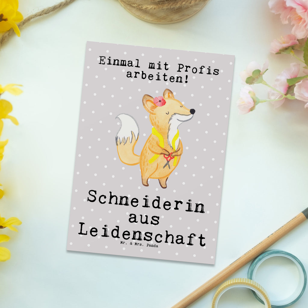 Postkarte Schneiderin aus Leidenschaft Geschenkkarte, Grußkarte, Karte, Einladung, Ansichtskarte, Geburtstagskarte, Einladungskarte, Dankeskarte, Beruf, Ausbildung, Jubiläum, Abschied, Rente, Kollege, Kollegin, Geschenk, Schenken, Arbeitskollege, Mitarbeiter, Firma, Danke, Dankeschön