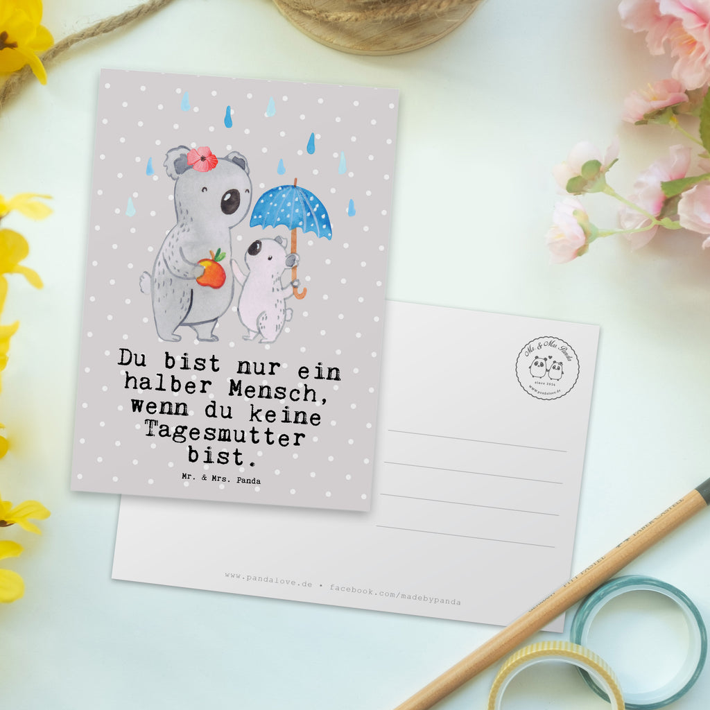 Postkarte Tagesmutter mit Herz Geschenkkarte, Grußkarte, Karte, Einladung, Ansichtskarte, Geburtstagskarte, Einladungskarte, Dankeskarte, Beruf, Ausbildung, Jubiläum, Abschied, Rente, Kollege, Kollegin, Geschenk, Schenken, Arbeitskollege, Mitarbeiter, Firma, Danke, Dankeschön