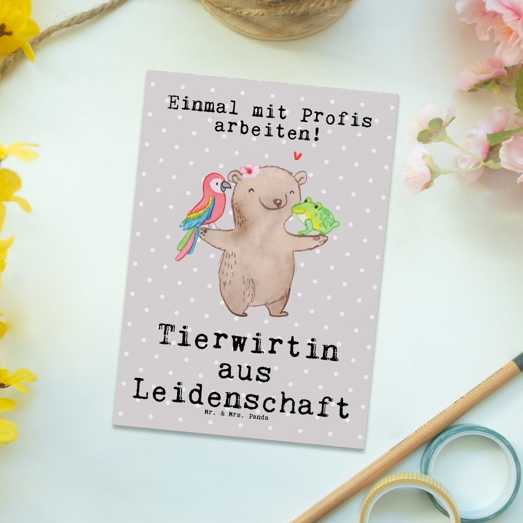 Postkarte Tierwirtin aus Leidenschaft Geschenkkarte, Grußkarte, Karte, Einladung, Ansichtskarte, Geburtstagskarte, Einladungskarte, Beruf, Ausbildung, Jubiläum, Abschied, Rente, Kollege, Kollegin, Geschenk, Schenken, Arbeitskollege, Mitarbeiter, Firma, Danke, Dankeschön, Landwirtin, Bäuerin, Tierwirtin, Agronomin, Farmerin, Bauernhof