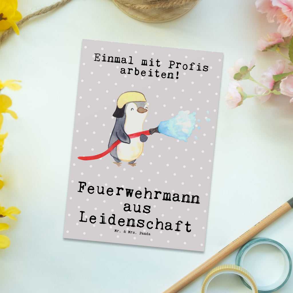 Postkarte Feuerwehrmann aus Leidenschaft Geschenkkarte, Grußkarte, Karte, Einladung, Ansichtskarte, Geburtstagskarte, Einladungskarte, Dankeskarte, Beruf, Ausbildung, Jubiläum, Abschied, Rente, Kollege, Kollegin, Geschenk, Schenken, Arbeitskollege, Mitarbeiter, Firma, Danke, Dankeschön, Feuerwehrmann, Feuerwehrhauptmann, Brandschutz, Feuerwehr, freiwillige Feuerwehr