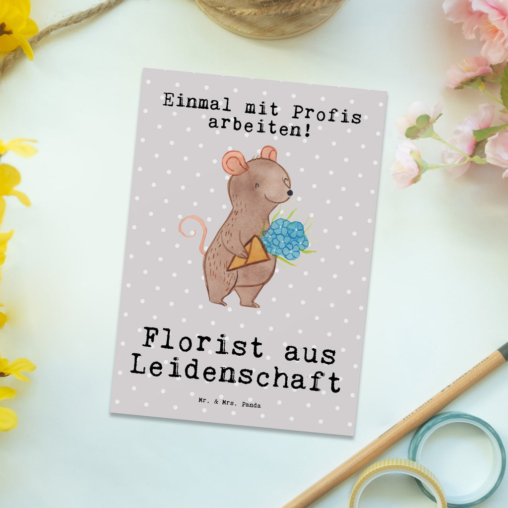 Postkarte Florist aus Leidenschaft Geschenkkarte, Grußkarte, Karte, Einladung, Ansichtskarte, Geburtstagskarte, Einladungskarte, Beruf, Ausbildung, Jubiläum, Abschied, Rente, Kollege, Kollegin, Geschenk, Schenken, Arbeitskollege, Mitarbeiter, Firma, Danke, Dankeschön, Blumenhändler, Florist, Blumenlanden, Blumenprofi