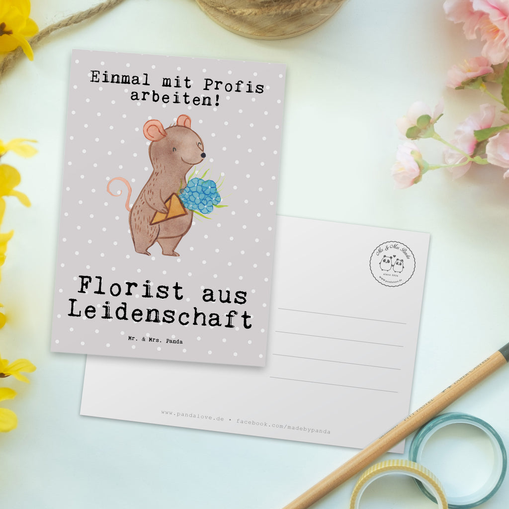 Postkarte Florist aus Leidenschaft Geschenkkarte, Grußkarte, Karte, Einladung, Ansichtskarte, Geburtstagskarte, Einladungskarte, Beruf, Ausbildung, Jubiläum, Abschied, Rente, Kollege, Kollegin, Geschenk, Schenken, Arbeitskollege, Mitarbeiter, Firma, Danke, Dankeschön, Blumenhändler, Florist, Blumenlanden, Blumenprofi