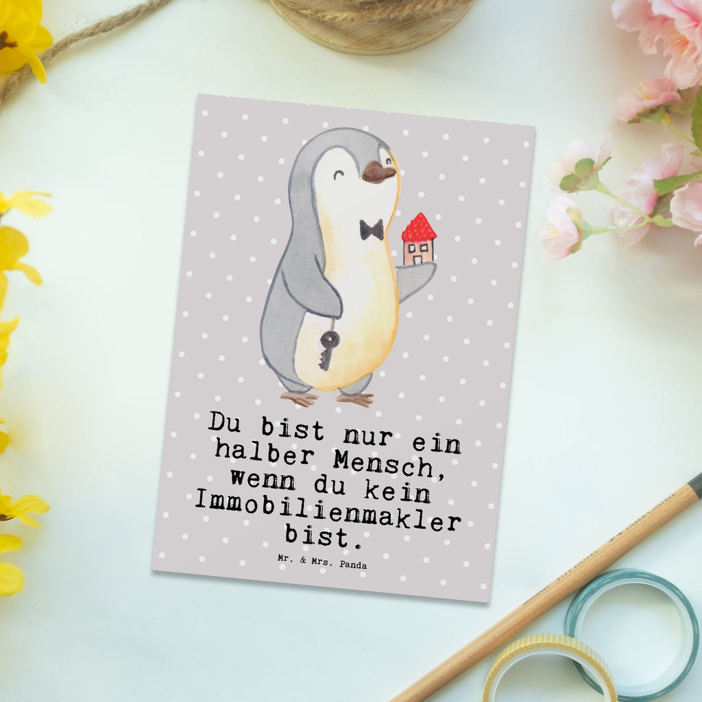 Postkarte Immobilienmakler mit Herz Geschenkkarte, Grußkarte, Karte, Einladung, Ansichtskarte, Geburtstagskarte, Einladungskarte, Dankeskarte, Beruf, Ausbildung, Jubiläum, Abschied, Rente, Kollege, Kollegin, Geschenk, Schenken, Arbeitskollege, Mitarbeiter, Firma, Danke, Dankeschön, Immobilienmakler, Immobilienhändler, Immobilienkaufmann, Immobilienbüro
