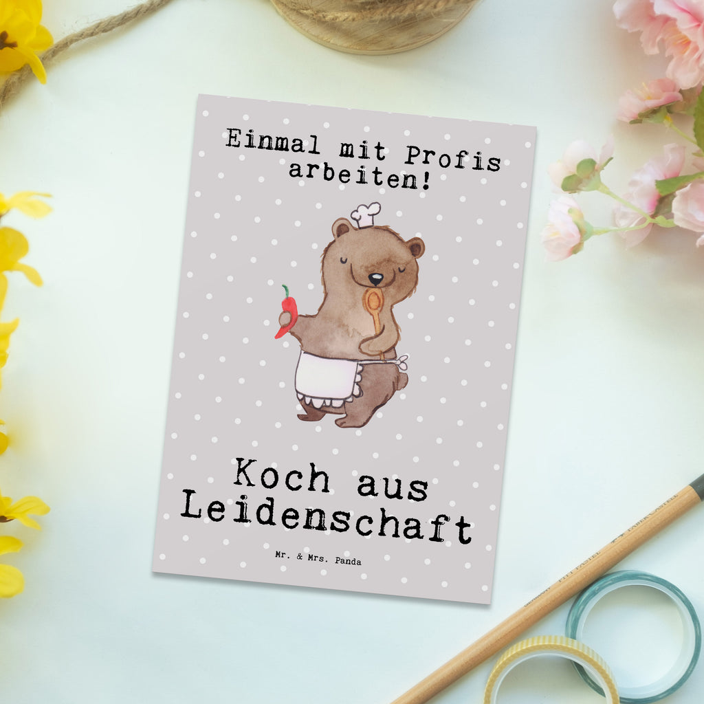 Postkarte Koch aus Leidenschaft Geschenkkarte, Grußkarte, Karte, Einladung, Ansichtskarte, Geburtstagskarte, Einladungskarte, Beruf, Ausbildung, Jubiläum, Abschied, Rente, Kollege, Kollegin, Geschenk, Schenken, Arbeitskollege, Mitarbeiter, Firma, Danke, Dankeschön, Koch, Chefkoch, Küchenchef, Küchenmeister, Schiffskoch, Sternekoch, Fernsehkoch, Restaurant