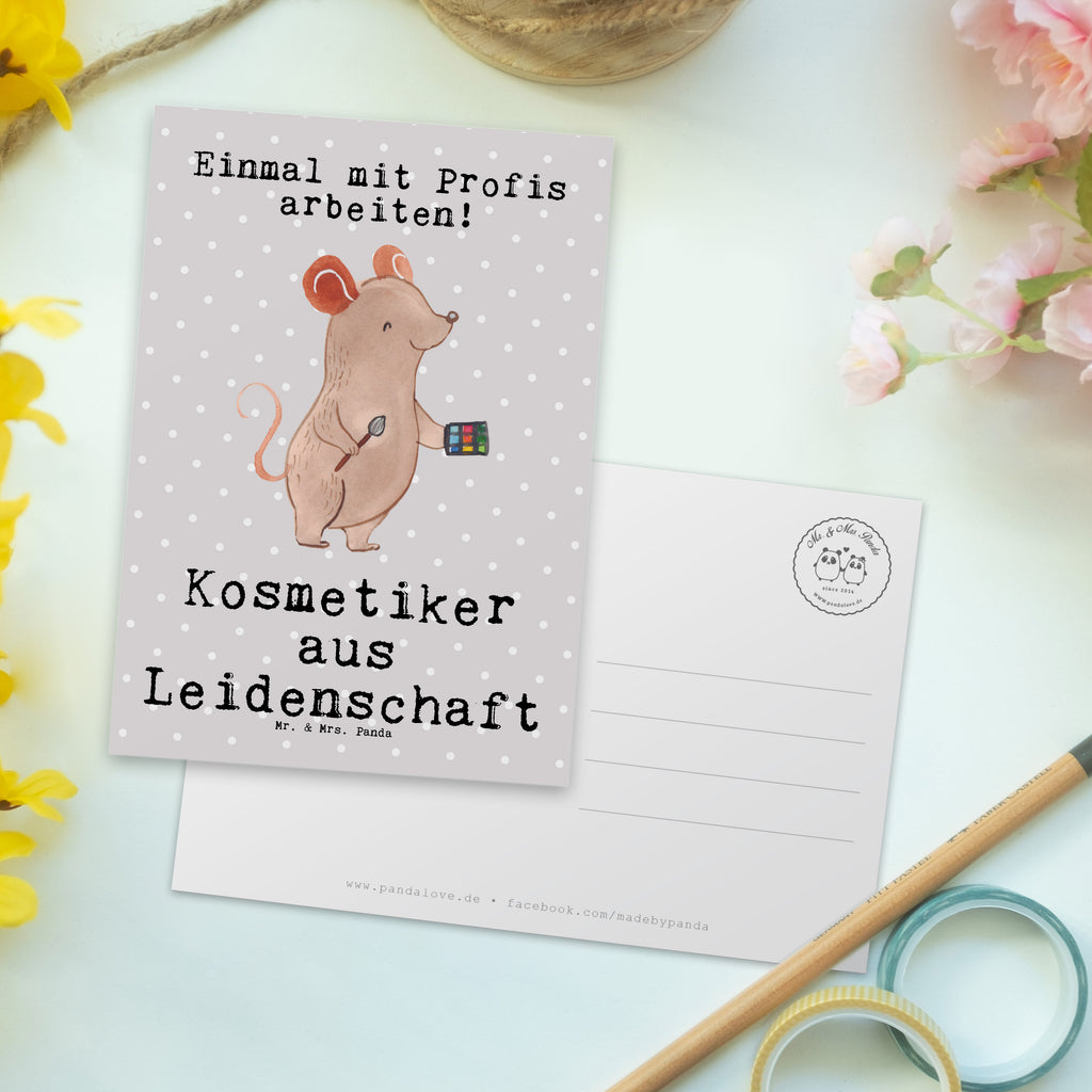 Postkarte Kosmetiker aus Leidenschaft Geschenkkarte, Grußkarte, Karte, Einladung, Ansichtskarte, Geburtstagskarte, Einladungskarte, Dankeskarte, Beruf, Ausbildung, Jubiläum, Abschied, Rente, Kollege, Kollegin, Geschenk, Schenken, Arbeitskollege, Mitarbeiter, Firma, Danke, Dankeschön, Kosmetiker, Make Up Artist, Maskenbildner, Visagist, Beauty Salon, Kosmetikstudio, Eröffnung