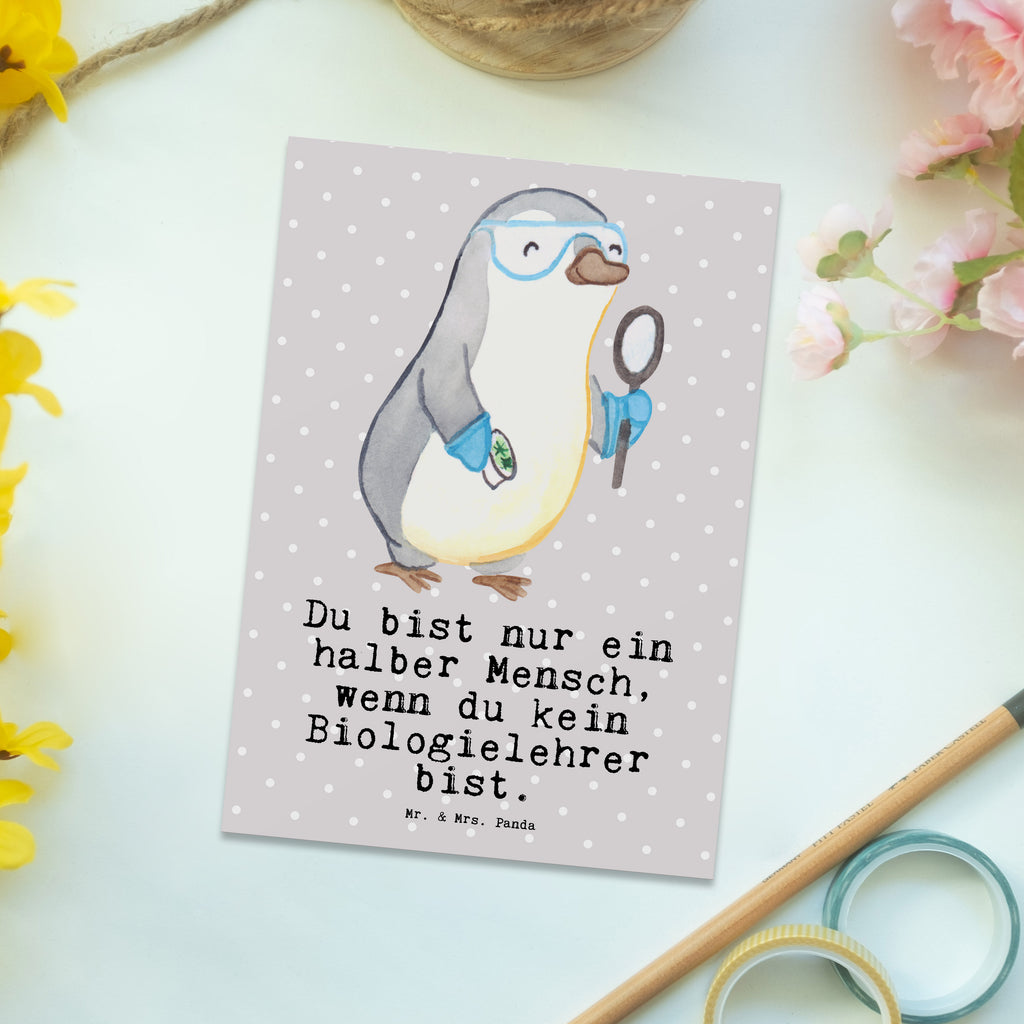 Postkarte Biologielehrer mit Herz Geschenkkarte, Grußkarte, Karte, Einladung, Ansichtskarte, Geburtstagskarte, Einladungskarte, Beruf, Ausbildung, Jubiläum, Abschied, Rente, Kollege, Kollegin, Geschenk, Schenken, Arbeitskollege, Mitarbeiter, Firma, Danke, Dankeschön, Biologielehrer, Biolehrer, Biounterricht, Biologie, Schule, Grundschule