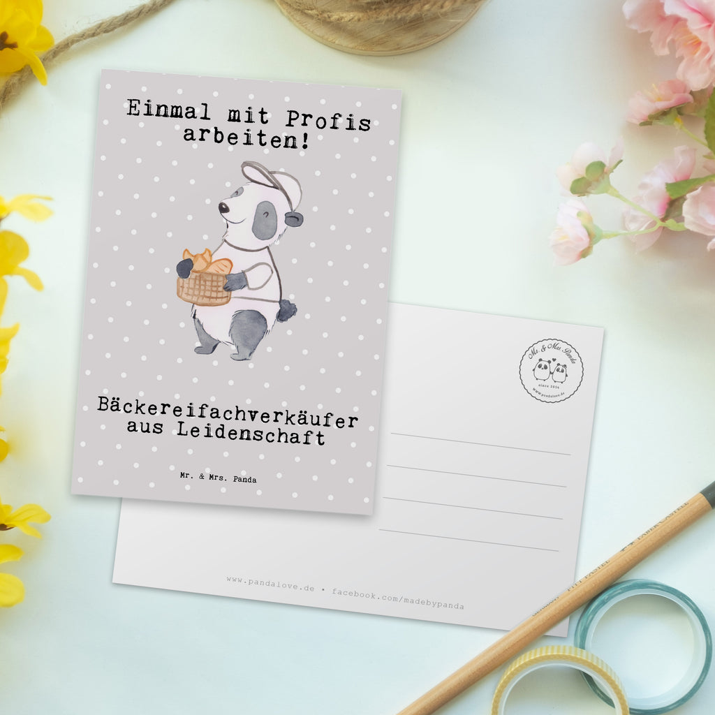 Postkarte Bäckereifachverkäufer aus Leidenschaft Geschenkkarte, Grußkarte, Karte, Einladung, Ansichtskarte, Geburtstagskarte, Einladungskarte, Beruf, Ausbildung, Jubiläum, Abschied, Rente, Kollege, Kollegin, Geschenk, Schenken, Arbeitskollege, Mitarbeiter, Firma, Danke, Dankeschön, Bäckereifachverkäufer, Backwarenverkäufer, Bäckerei, Backstube, Bäckerladen, Brotmanufaktur