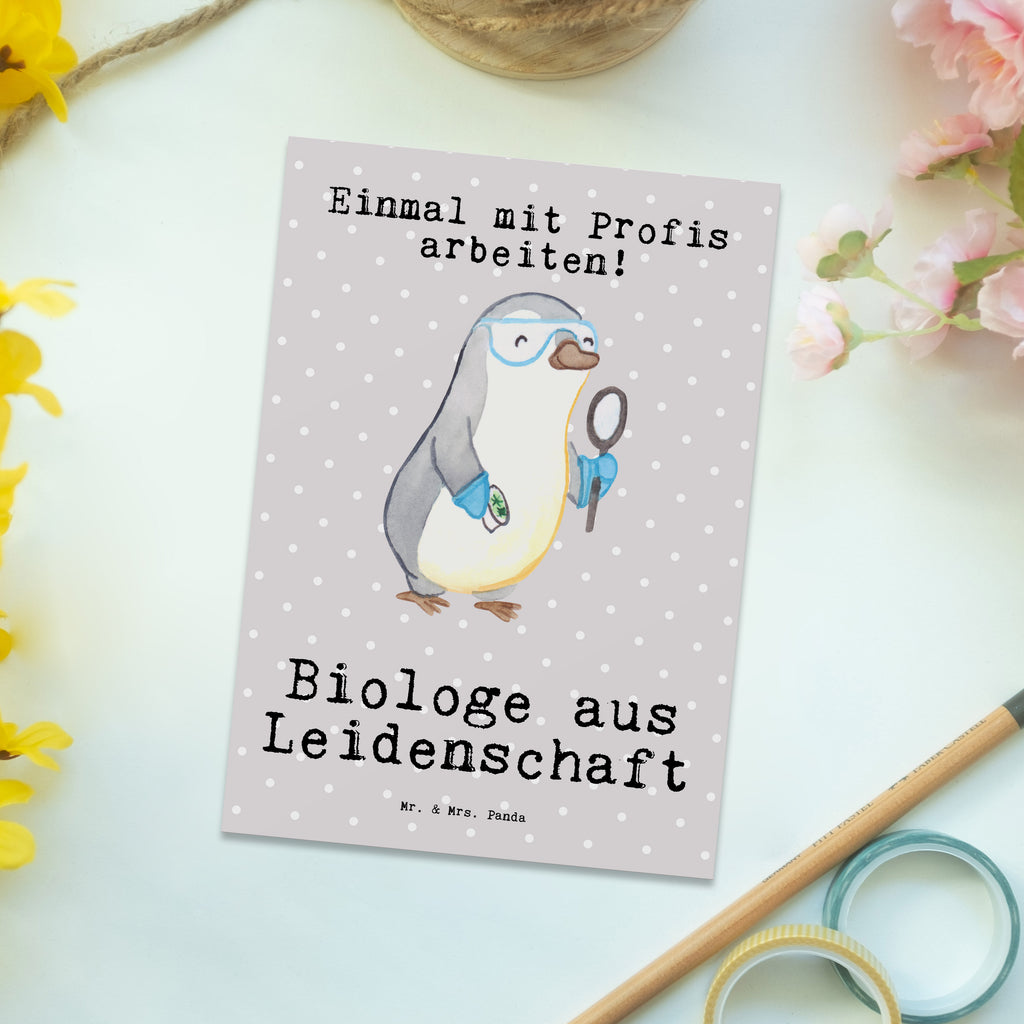 Postkarte Biologe aus Leidenschaft Geschenkkarte, Grußkarte, Karte, Einladung, Ansichtskarte, Geburtstagskarte, Einladungskarte, Dankeskarte, Beruf, Ausbildung, Jubiläum, Abschied, Rente, Kollege, Kollegin, Geschenk, Schenken, Arbeitskollege, Mitarbeiter, Firma, Danke, Dankeschön, Biologe, Biologie, Naturwissenschaftler, Labor, Studium, Bachelor, Master
