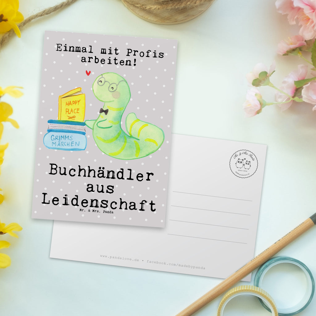 Postkarte Buchhändler aus Leidenschaft Geschenkkarte, Grußkarte, Karte, Einladung, Ansichtskarte, Geburtstagskarte, Einladungskarte, Beruf, Ausbildung, Jubiläum, Abschied, Rente, Kollege, Kollegin, Geschenk, Schenken, Arbeitskollege, Mitarbeiter, Firma, Danke, Dankeschön, Buchhändler, Buchhandlung, Buchverkäufer, Bibliothekar, Bücherwurm