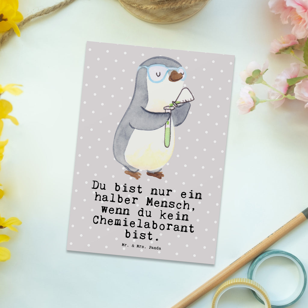 Postkarte Chemielaborant mit Herz Geschenkkarte, Grußkarte, Karte, Einladung, Ansichtskarte, Geburtstagskarte, Einladungskarte, Dankeskarte, Beruf, Ausbildung, Jubiläum, Abschied, Rente, Kollege, Kollegin, Geschenk, Schenken, Arbeitskollege, Mitarbeiter, Firma, Danke, Dankeschön, Chemiker, Chemielaborant, Naturwissenschaftler, Labor, Studium, Forschung, Wissenschaftler