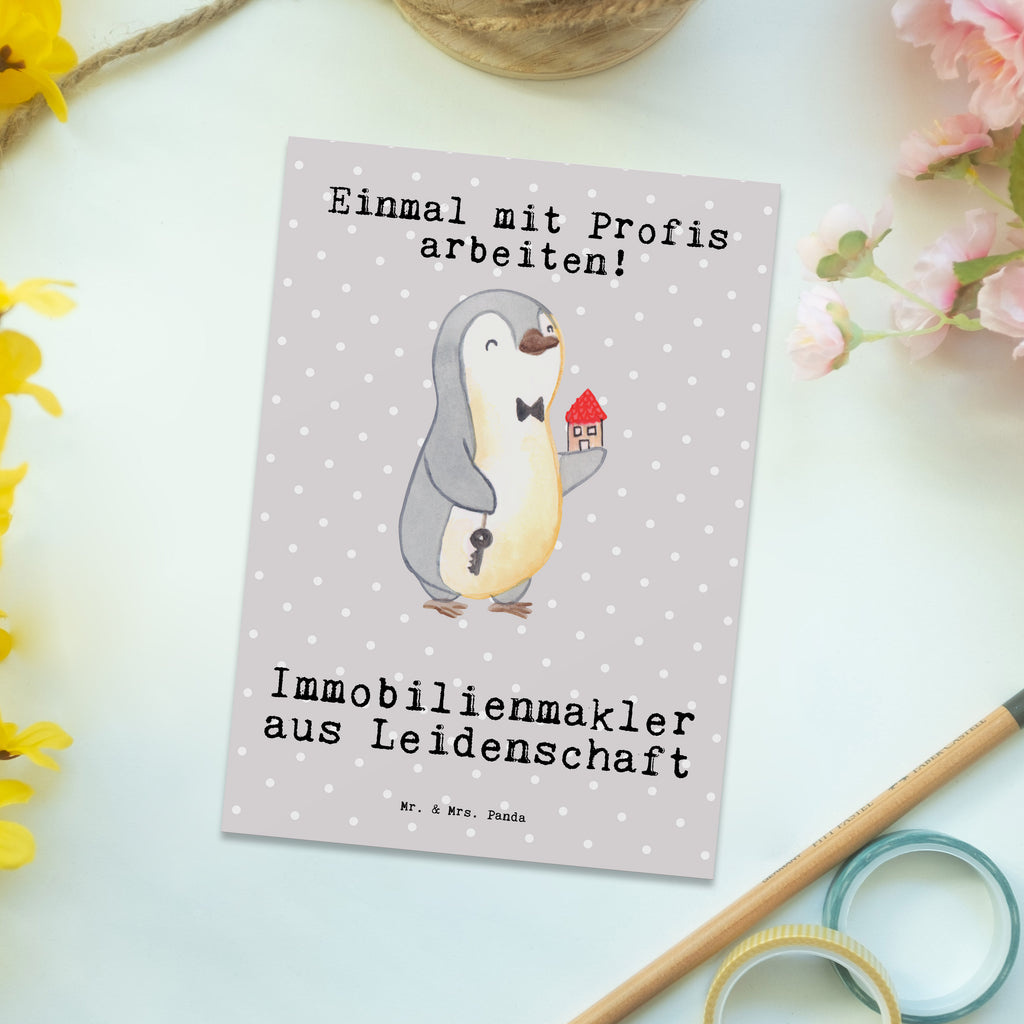 Postkarte Immobilienmakler aus Leidenschaft Geschenkkarte, Grußkarte, Karte, Einladung, Ansichtskarte, Geburtstagskarte, Einladungskarte, Dankeskarte, Beruf, Ausbildung, Jubiläum, Abschied, Rente, Kollege, Kollegin, Geschenk, Schenken, Arbeitskollege, Mitarbeiter, Firma, Danke, Dankeschön, Immobilienmakler, Immobilienhändler, Immobilienkaufmann, Immobilienbüro