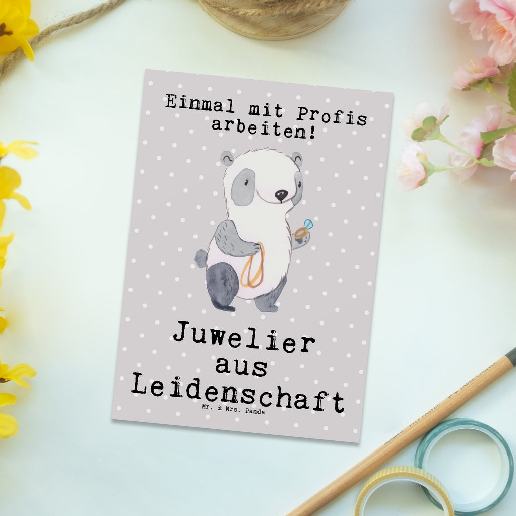 Postkarte Juwelier aus Leidenschaft Geschenkkarte, Grußkarte, Karte, Einladung, Ansichtskarte, Geburtstagskarte, Einladungskarte, Dankeskarte, Beruf, Ausbildung, Jubiläum, Abschied, Rente, Kollege, Kollegin, Geschenk, Schenken, Arbeitskollege, Mitarbeiter, Firma, Danke, Dankeschön, Juwelier, Goldschmied, Schmuckwarenhändler, Schmuckgeschäft, Eröffnung