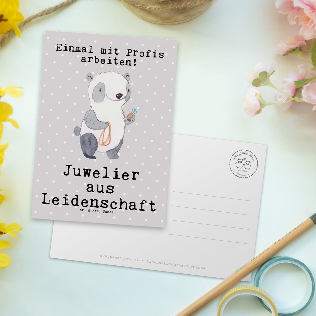Postkarte Juwelier aus Leidenschaft Geschenkkarte, Grußkarte, Karte, Einladung, Ansichtskarte, Geburtstagskarte, Einladungskarte, Dankeskarte, Beruf, Ausbildung, Jubiläum, Abschied, Rente, Kollege, Kollegin, Geschenk, Schenken, Arbeitskollege, Mitarbeiter, Firma, Danke, Dankeschön, Juwelier, Goldschmied, Schmuckwarenhändler, Schmuckgeschäft, Eröffnung