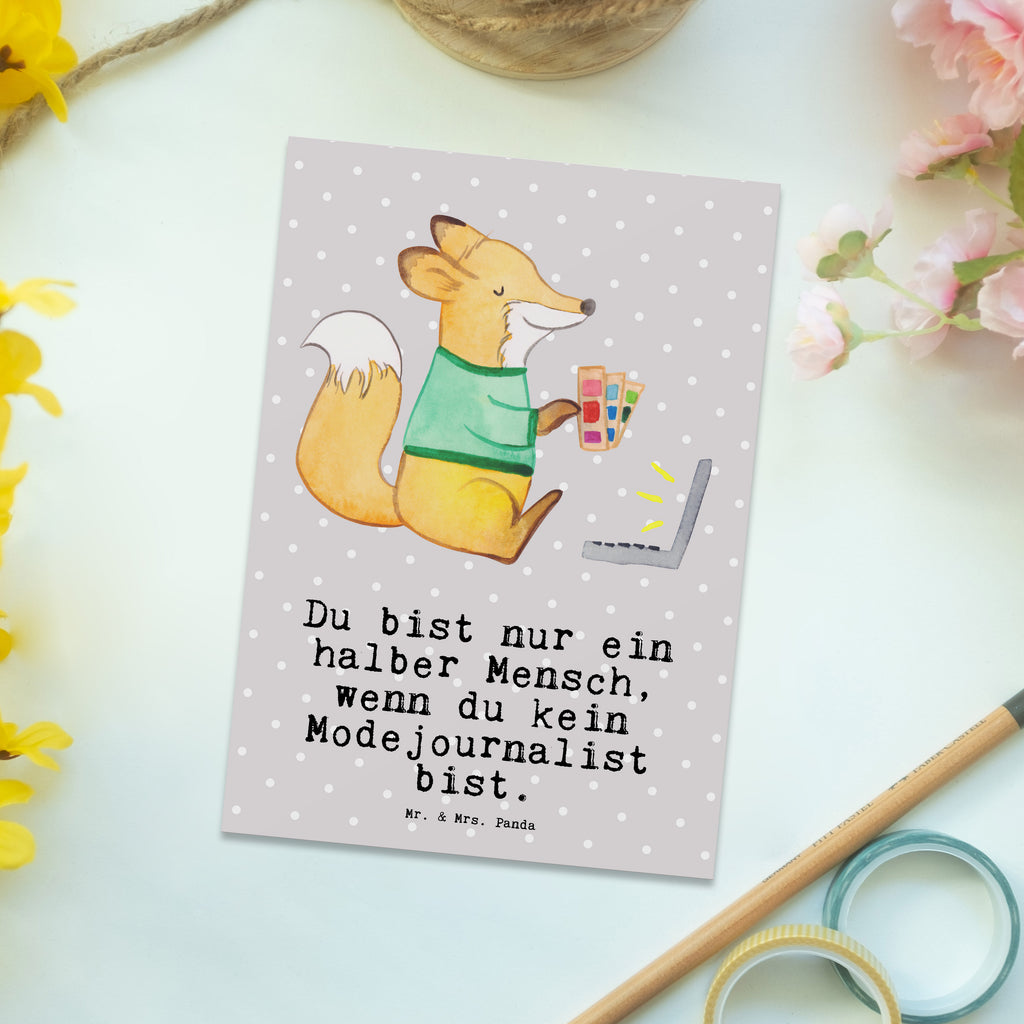 Postkarte Modejournalist mit Herz Geschenkkarte, Grußkarte, Karte, Einladung, Ansichtskarte, Geburtstagskarte, Einladungskarte, Dankeskarte, Beruf, Ausbildung, Jubiläum, Abschied, Rente, Kollege, Kollegin, Geschenk, Schenken, Arbeitskollege, Mitarbeiter, Firma, Danke, Dankeschön, Modejournalist, Journalist, Reporter, Redakteur, Pressebüro, Studium