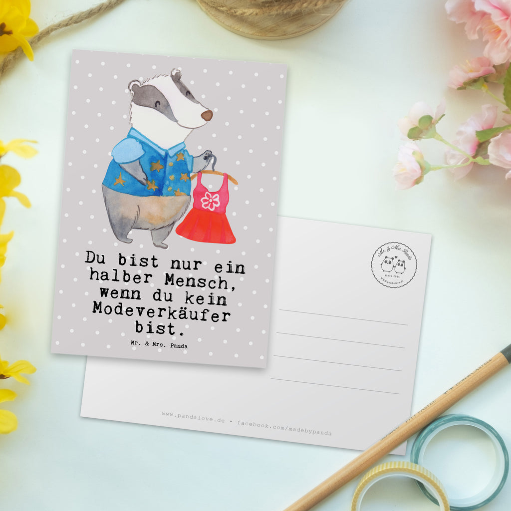 Postkarte Modeverkäufer mit Herz Geschenkkarte, Grußkarte, Karte, Einladung, Ansichtskarte, Geburtstagskarte, Einladungskarte, Beruf, Ausbildung, Jubiläum, Abschied, Rente, Kollege, Kollegin, Geschenk, Schenken, Arbeitskollege, Mitarbeiter, Firma, Danke, Dankeschön, Modeverkäufer, Verkäufer, Fashion Store