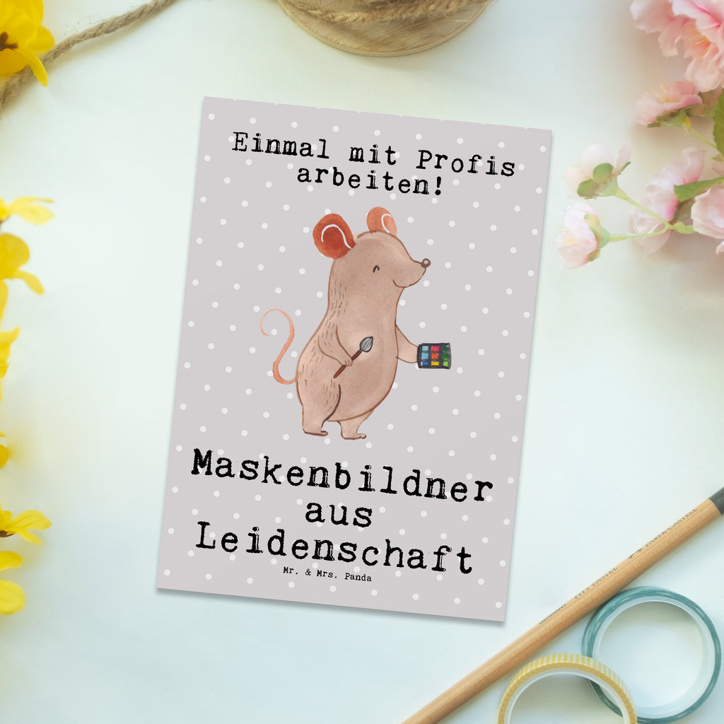 Postkarte Maskenbildner aus Leidenschaft Geschenkkarte, Grußkarte, Karte, Einladung, Ansichtskarte, Geburtstagskarte, Einladungskarte, Dankeskarte, Beruf, Ausbildung, Jubiläum, Abschied, Rente, Kollege, Kollegin, Geschenk, Schenken, Arbeitskollege, Mitarbeiter, Firma, Danke, Dankeschön, Kosmetiker, Make Up Artist, Maskenbildner, Visagist, Beauty Salon, Kosmetikstudio, Eröffnung