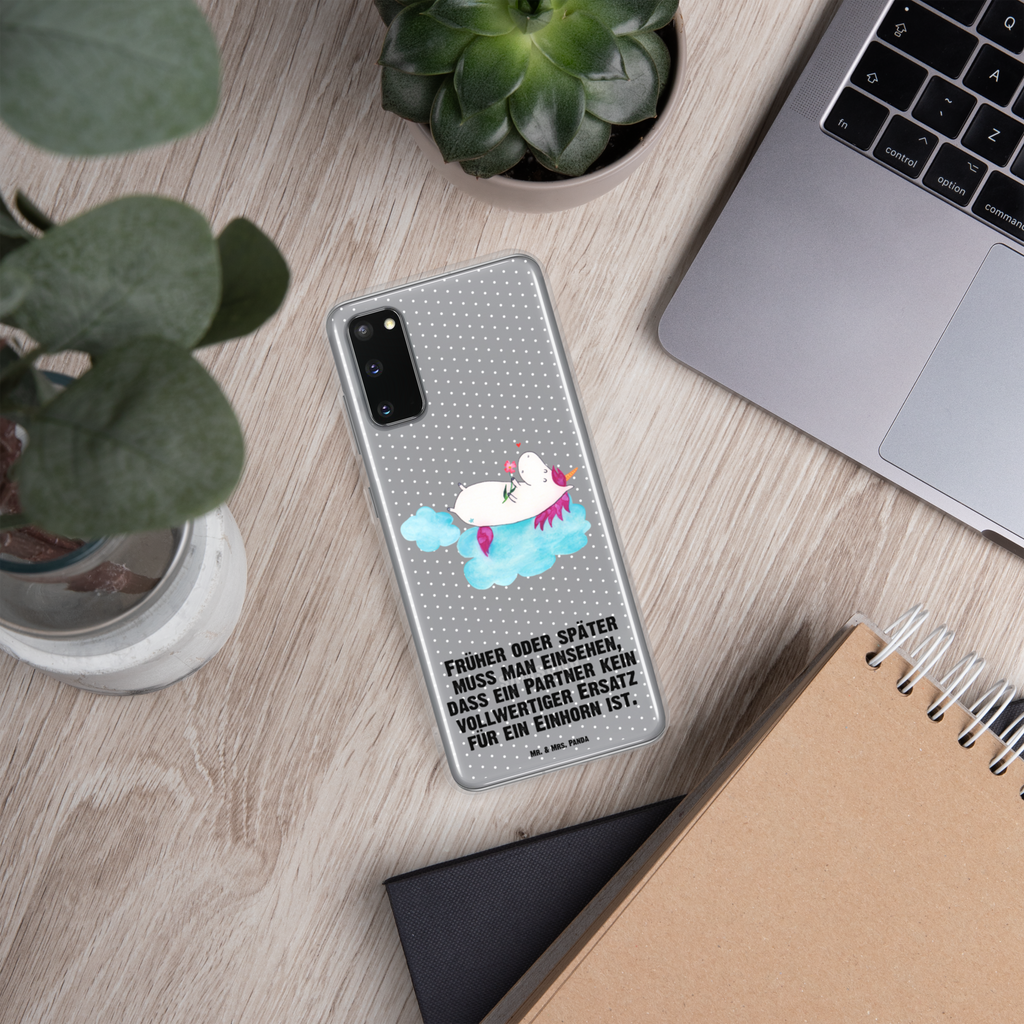 Handyhülle Einhorn verliebt auf Wolke Einhorn, Einhörner, Unicorn, verliebt, Liebe, Liebesbeweis, Freundin, Wolke Handyhülle, Handycover, Transparente Handyhülle, Flexible Handyhülle, Handyschutz, Transparent, Durchsichtig, Schutzhülle für Handy, Stilvolle Handyhülle, Robuste Handyhülle, Schutz vor Kratzern, Schützende Handyhülle  Einhorn, Einhörner, Einhorn Deko, Pegasus, Unicorn