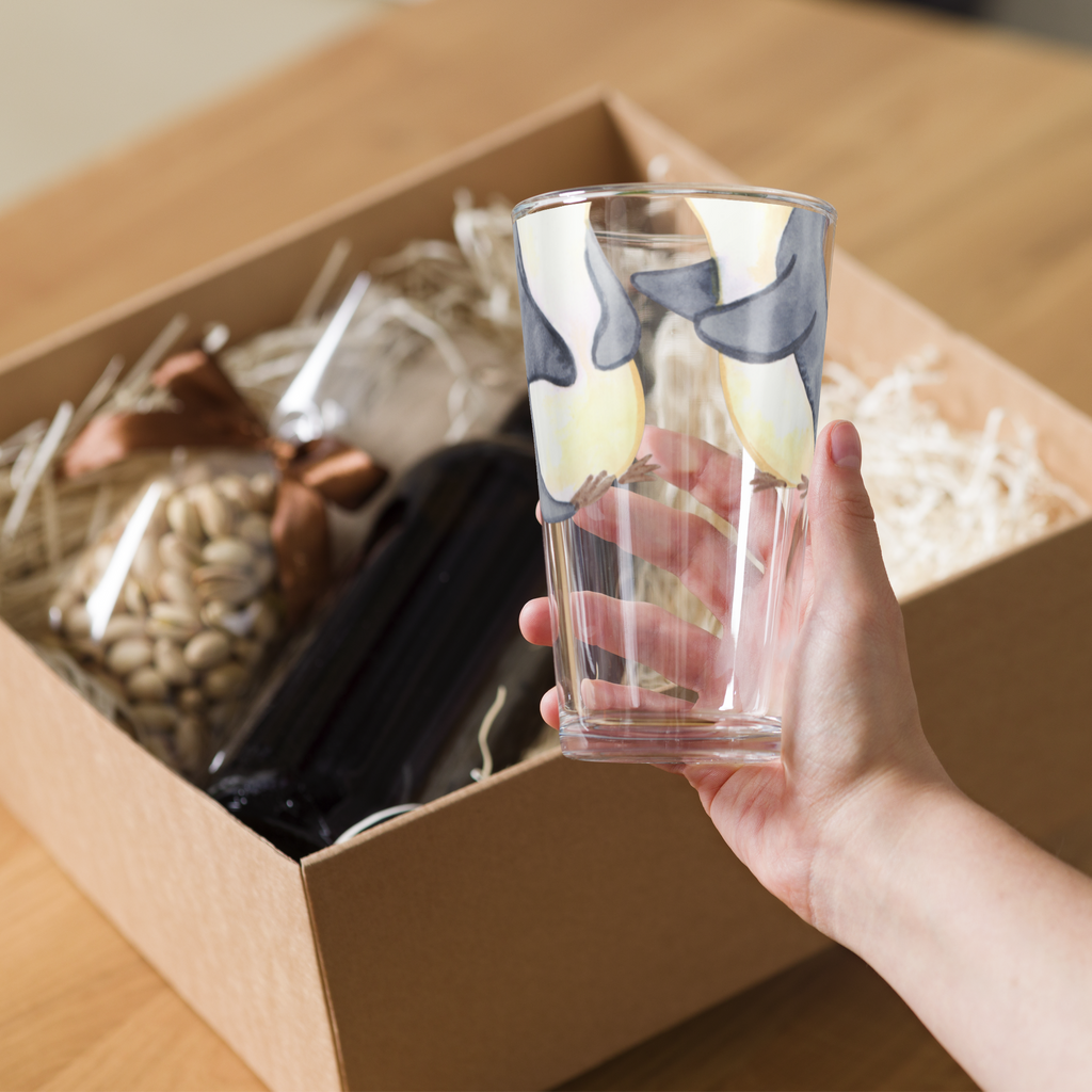 Personalisiertes Trinkglas Pinguine trösten Personalisiertes Trinkglas, Personalisiertes Glas, Personalisiertes Pint Glas, Personalisiertes Bierglas, Personalisiertes Cocktail Glas, Personalisiertes Wasserglas, Glas mit Namen, Glas selber bedrucken, Wunschtext, Selbst drucken, Wunschname, Liebe, Partner, Freund, Freundin, Ehemann, Ehefrau, Heiraten, Verlobung, Heiratsantrag, Liebesgeschenk, Jahrestag, Hocheitstag, Valentinstag, Geschenk für Frauen, Hochzeitstag, Mitbringsel, Geschenk für Freundin, Geschenk für Partner, Liebesbeweis, für Männer, für Ehemann